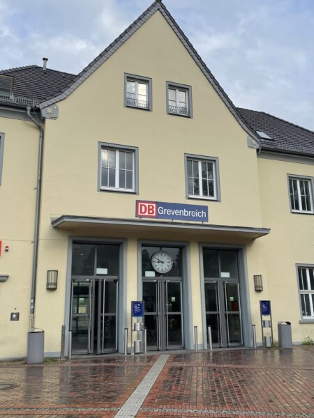 Empfangsgebäude Grevenbroich Bahnhof
