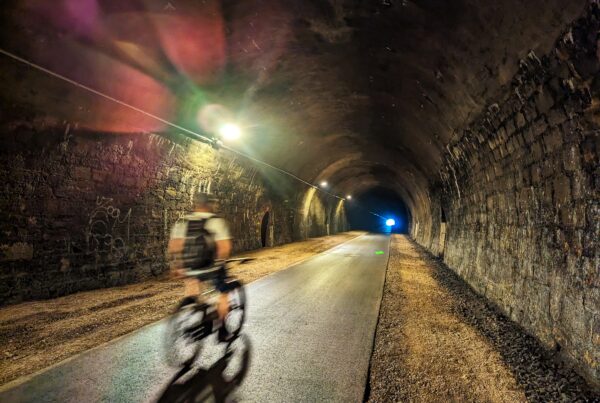 Schwelmer Tunnel: Im inneren reagiert eine intelligente Beleuchtung auf Radfahrer