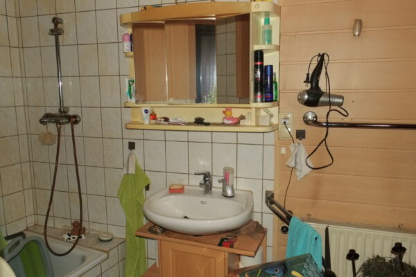 Höchstgebotsverfahren Altena – Sanierungsbedürftiges Einfamilienhaus in ruhiger Hanglage