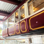 Historischer Schwebebahnwaggon am Hauptbahnhof Wuppertal