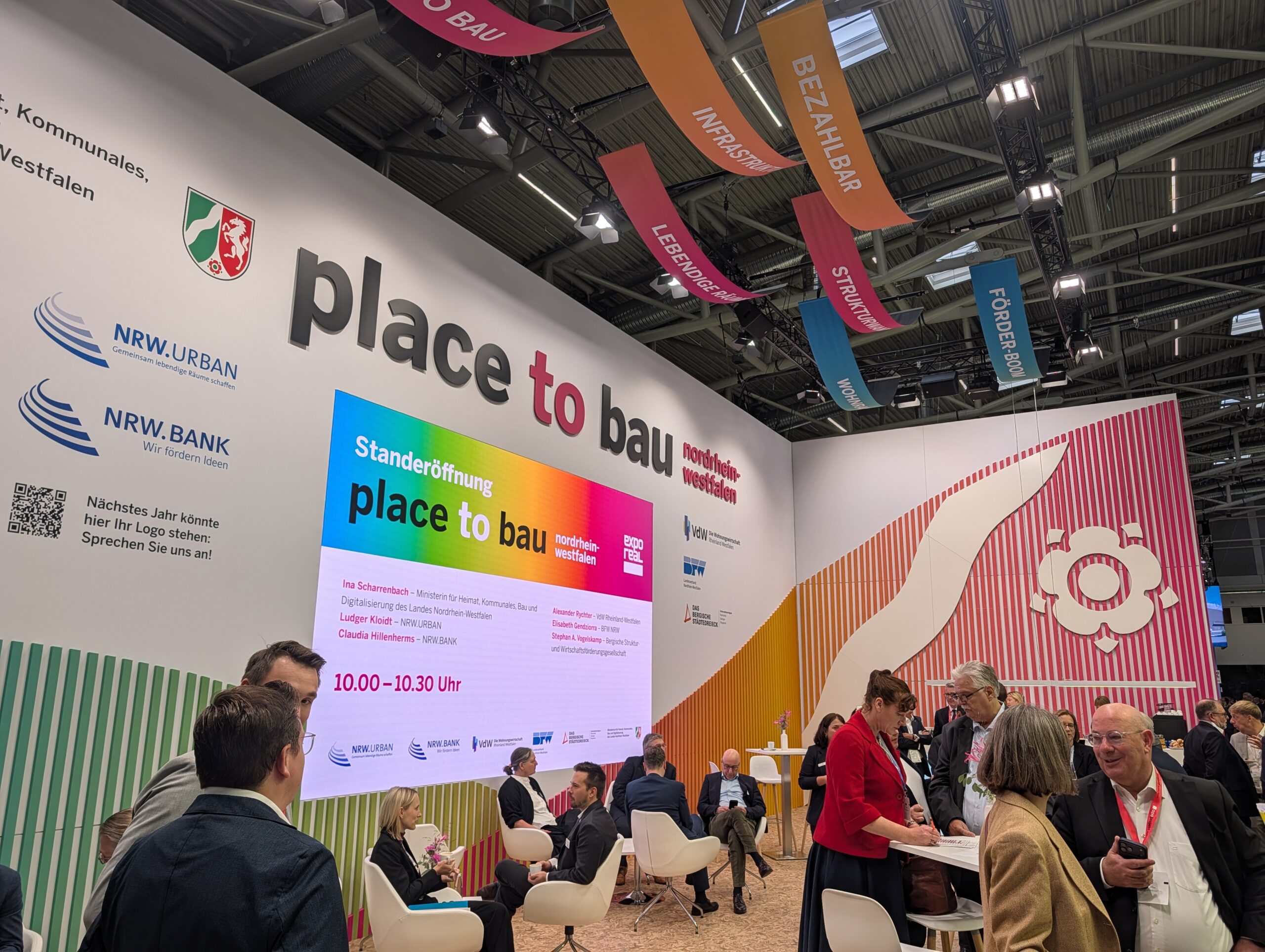 Networking am Gemeinschaftsstand Nordrhein-Westfalen bei der Expo Real 2026